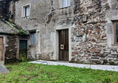 CASA EN ABADIN CON ESCUDO